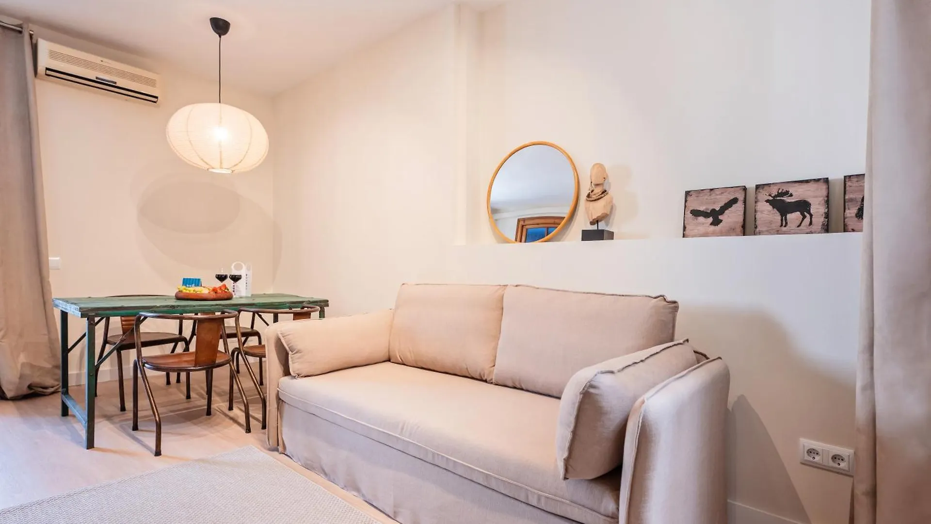 Sweett - Wellington Apartment Barcelona Spain
